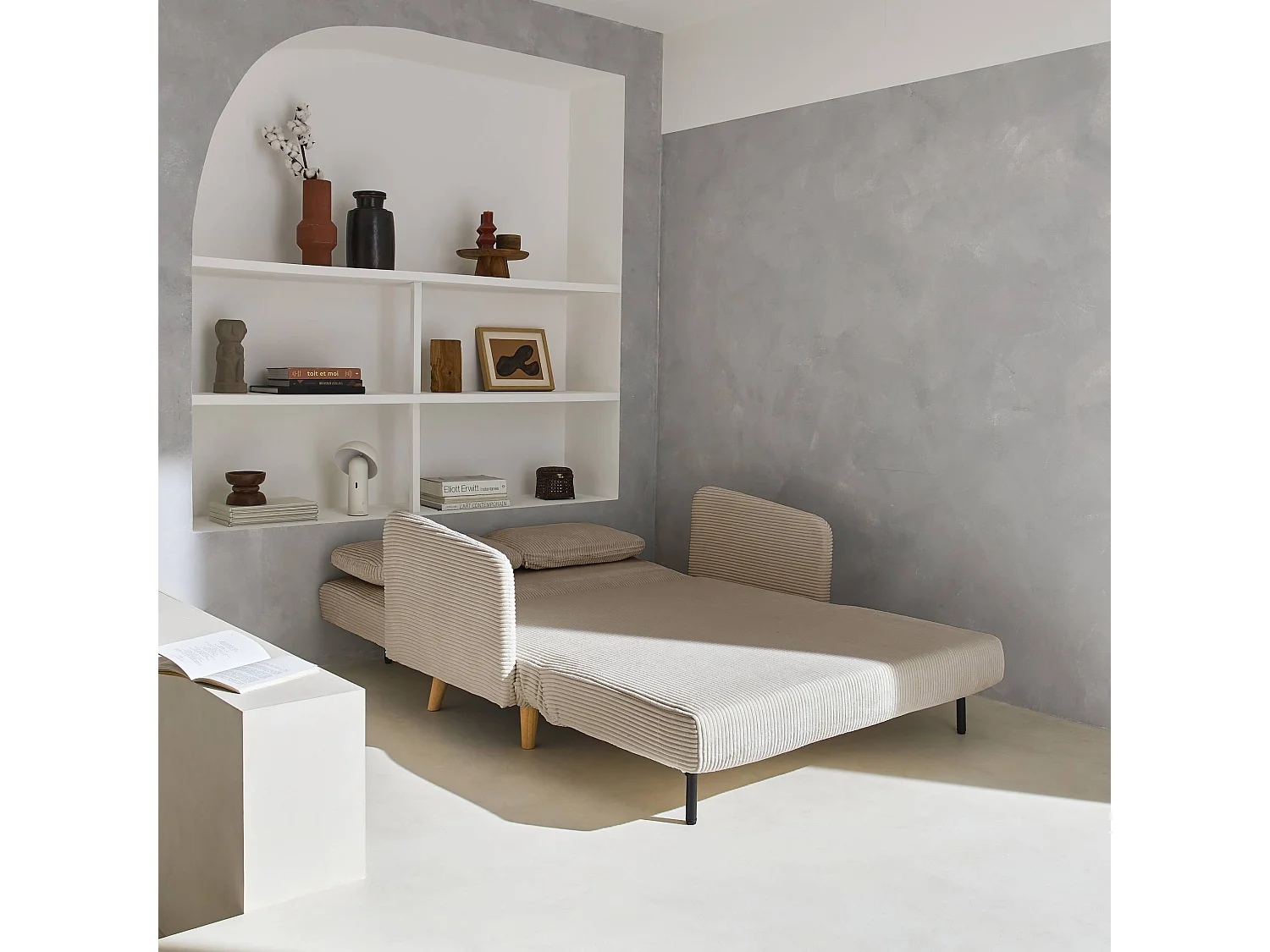 Canapé convertible en velours côtelé - Panam - 2 places scandinave. pieds bois. beige/greige. banquette. dossier inclinable