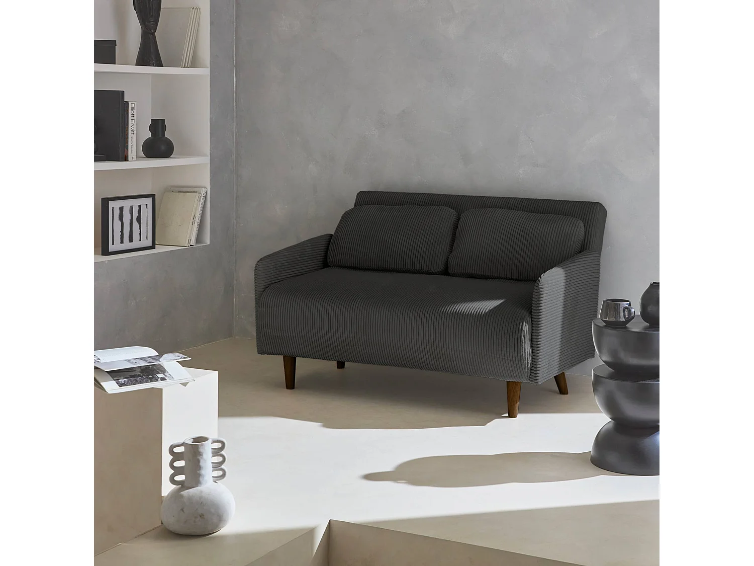 Sofá cama de pana de 2 plazas con patas de madera gris oscuro