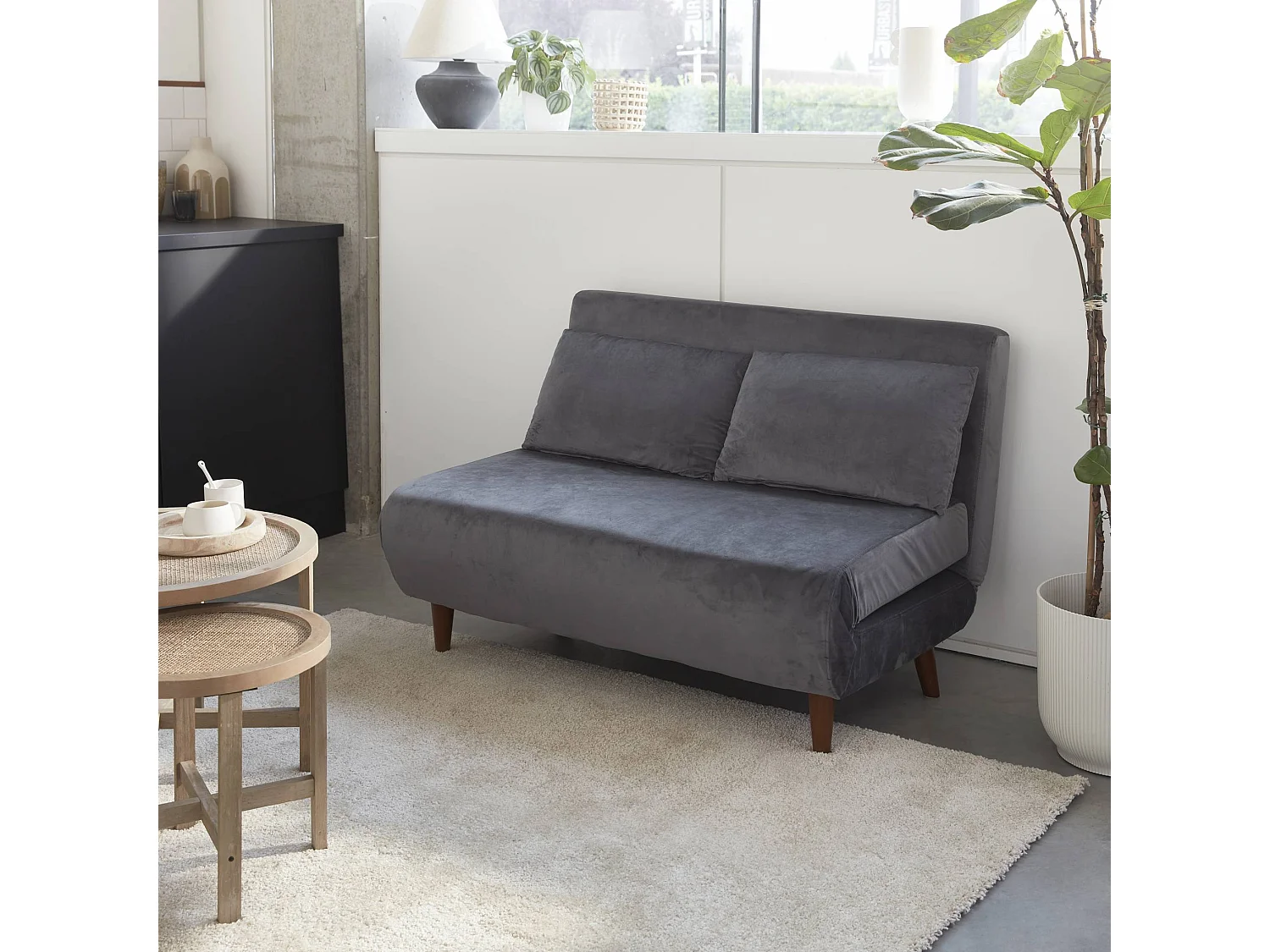 Sofá cama con patas de madera, 2 plazas gris oscuro