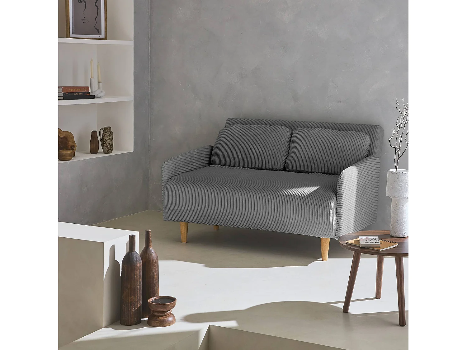 Canapé convertible en velours côtelé - Panam - 2 places scandinave. pieds bois. gris clair. banquette. dossier inclinable