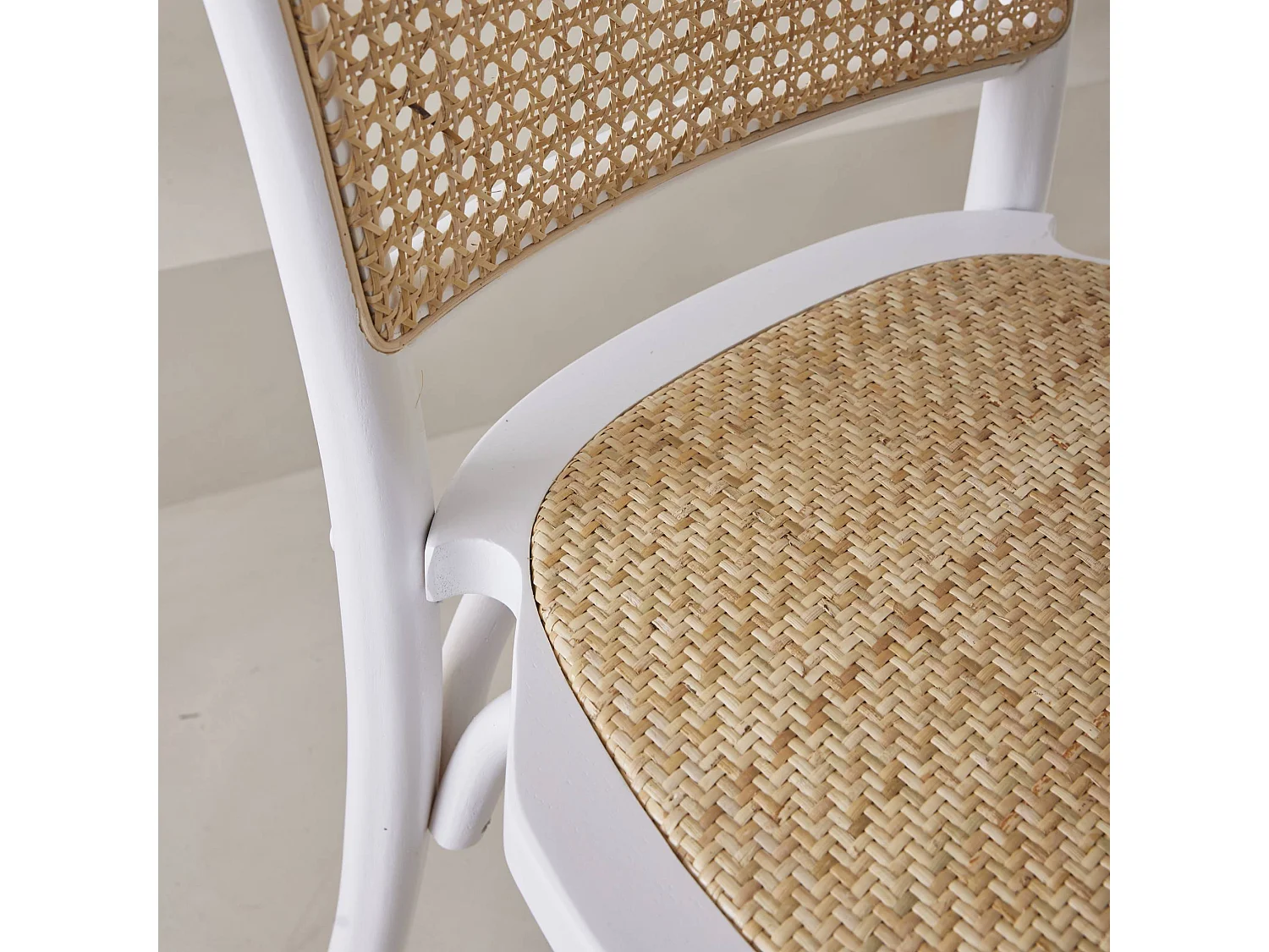 Silla vintage de madera y ratán, set de 2 blanco