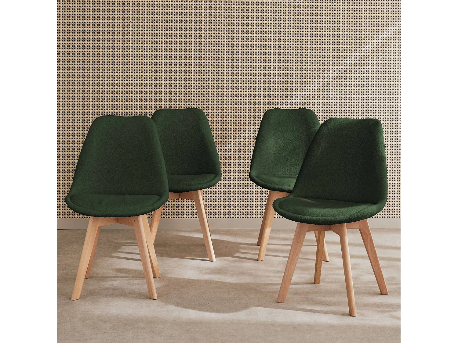 Lot de 4 chaises scandinaves NILS revêtement bouclette kaki. pieds bois de hêtre. chaise 1 place