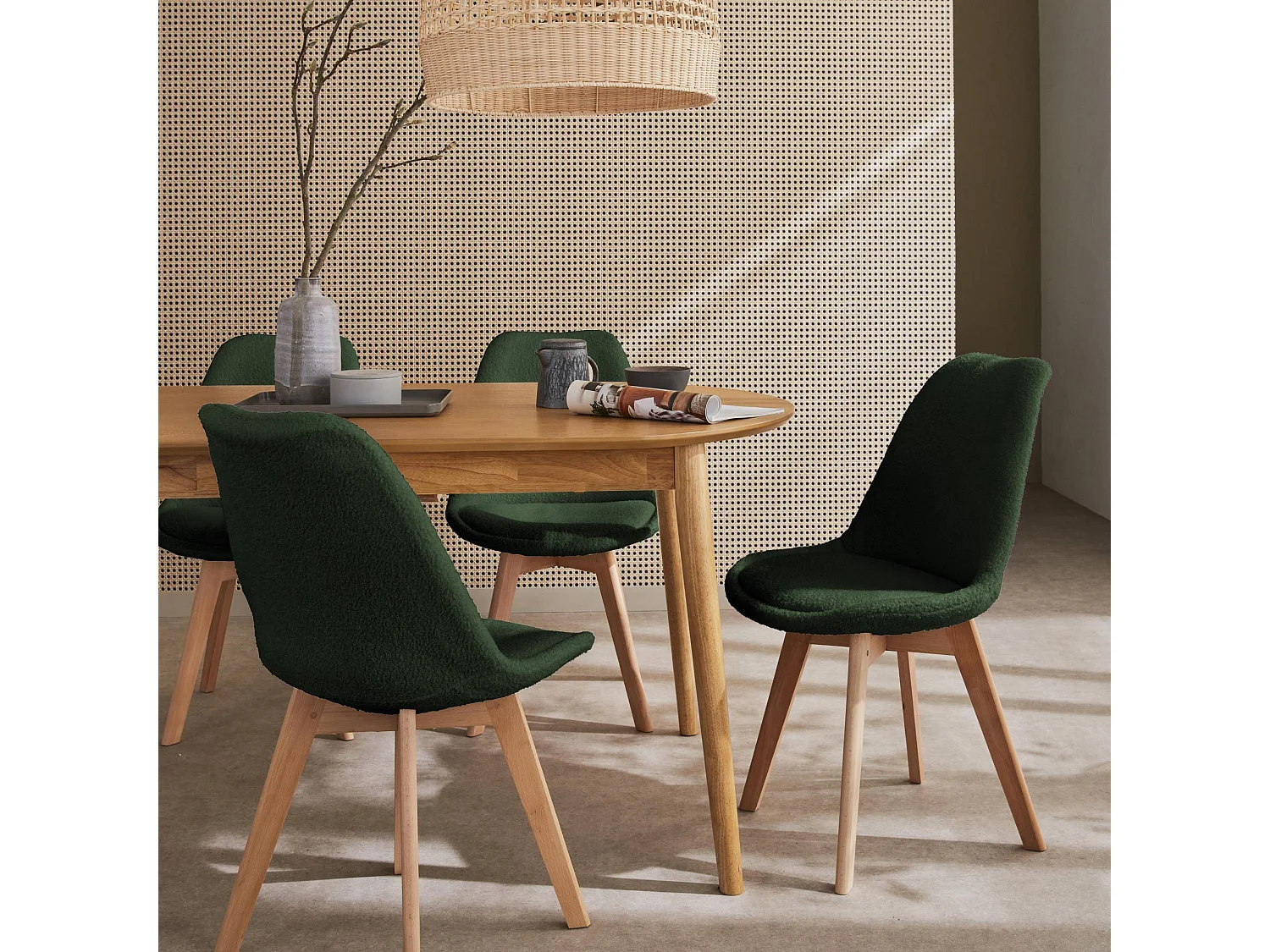 Lot de 4 chaises scandinaves NILS revêtement bouclette kaki. pieds bois de hêtre. chaise 1 place