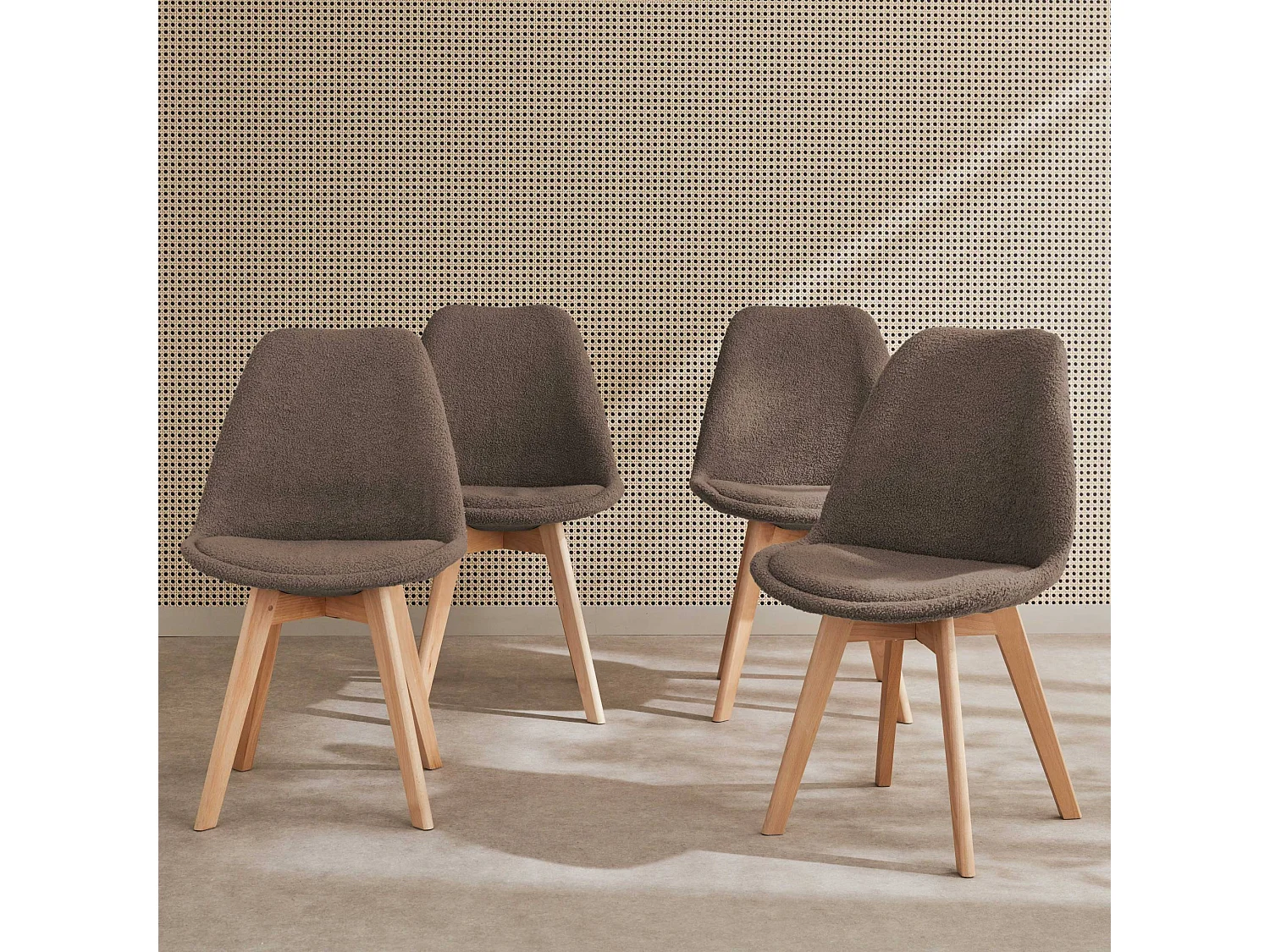 Lot de 4 chaises scandinaves NILS revêtement bouclette taupe. pieds bois de hêtre. chaise 1 place