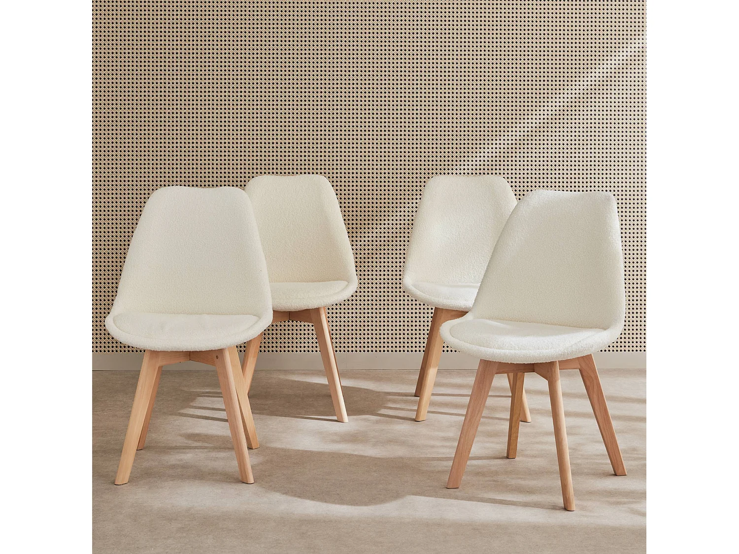 Lot de 4 chaises scandinaves NILS revêtement bouclette blanche. pieds bois de hêtre. chaise 1 place