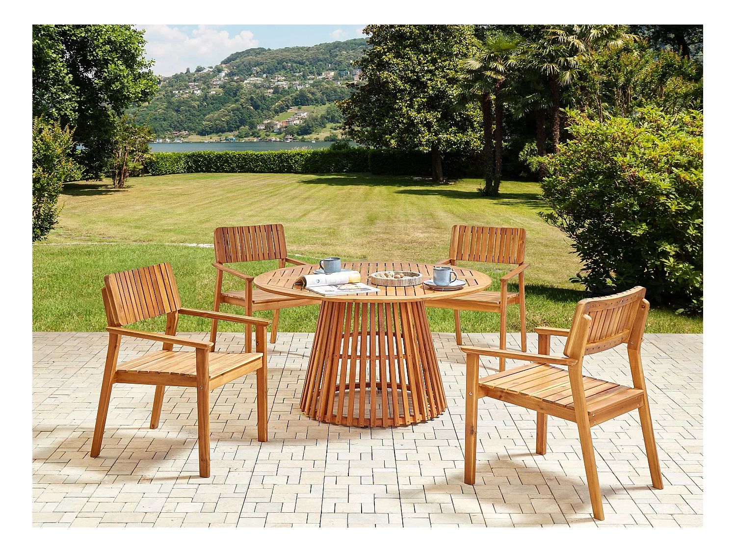 Table de salle à manger de jardin AGELLO 120 cm 120 cm Acacia Marron