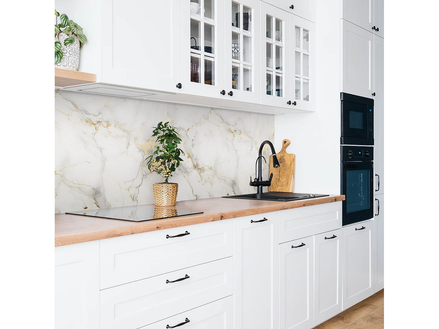 Selbstklebende wasserdichte Vinyl-Wandpaneele – Eleganter Marmor und Gold 100 x 50 cm