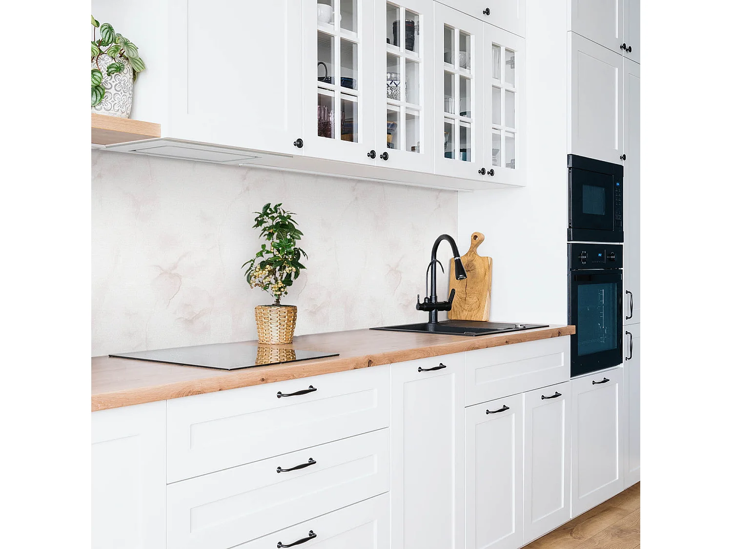 Selbstklebende wasserfeste Vinyl-Wandpaneele – Zarter heller Marmor 100 x 50 cm