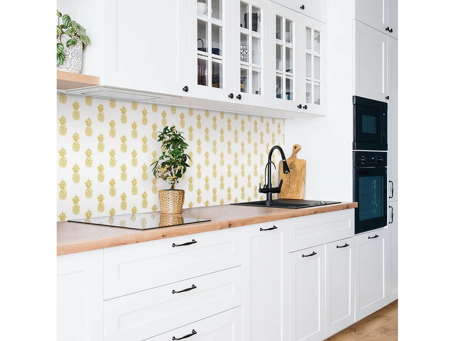 Selbstklebende wasserdichte Vinyl-Wandpaneele – Goldene Cartoon-Ananas 100 x 50 cm