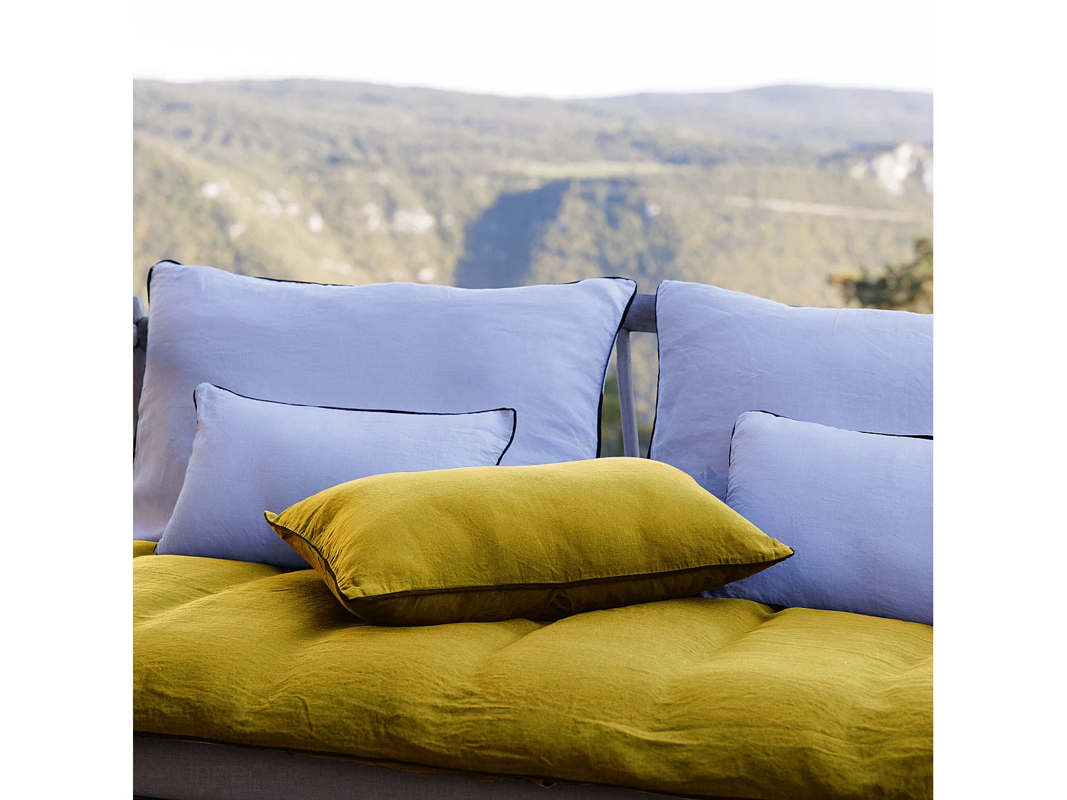 Housse de coussin PRELUDE 30x50 cm lin et coton lavés jaune Curry