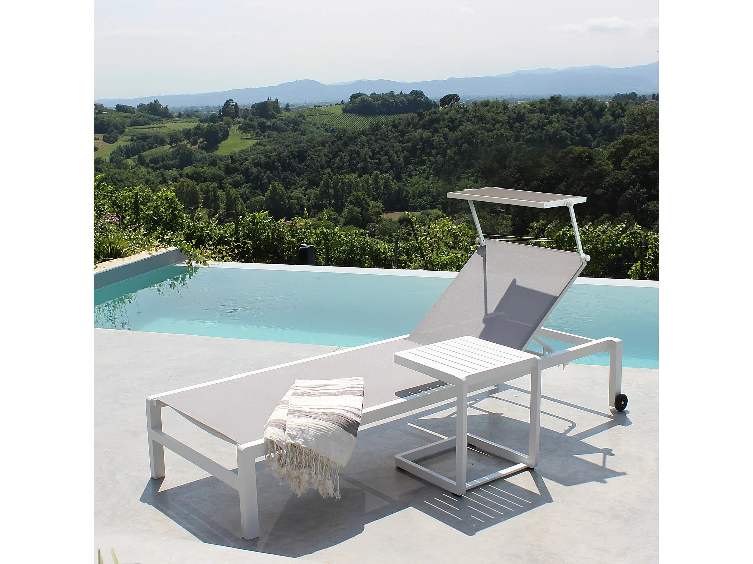 MilaniHome.it - lettino in alluminio con tettuccio di design per esterno giardino cm 78 l x 195 p x 32/54 hdi coloreBianco