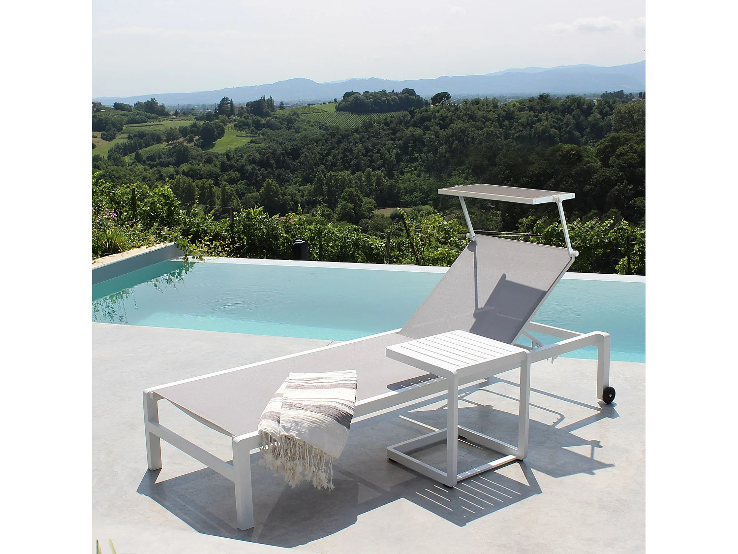 MilaniHome.it - lettino in alluminio con tettuccio di design per esterno giardino cm 78 l x 195 p x 32/54 hdi coloreBianco