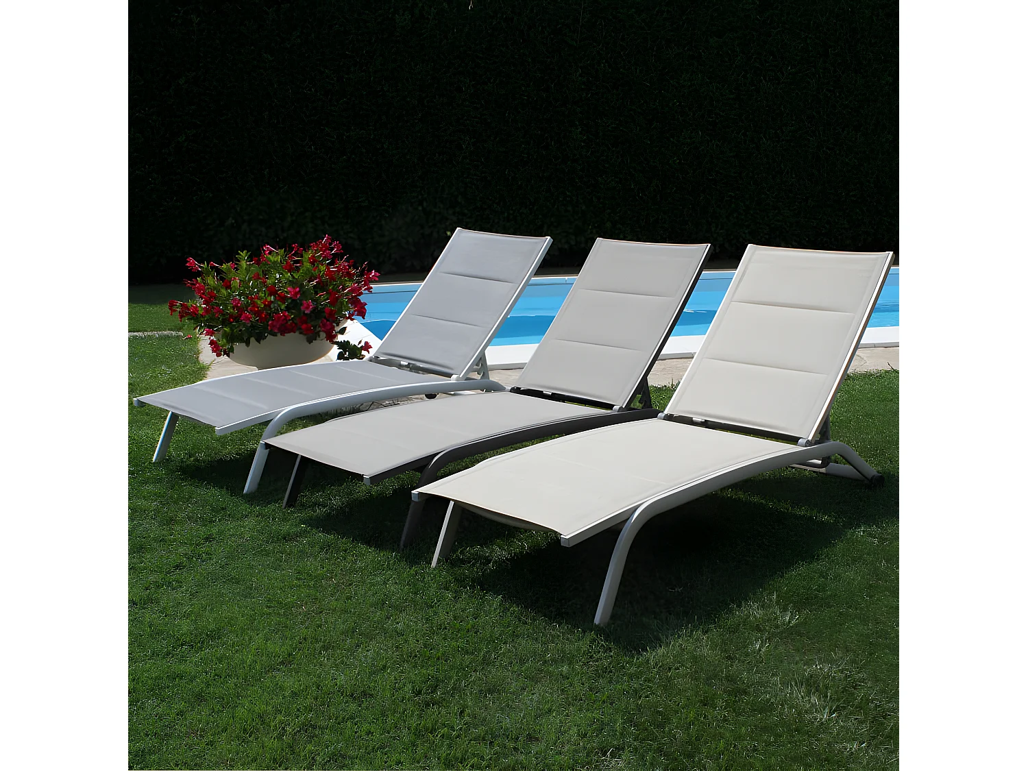 MilaniHome.it - Lettino Sdraio Impilabile In Alluminio Taupe E Textilene Da Esterno Giardino, Per Ristorante Agriturismo Albergo Hoteldi coloreTaupe