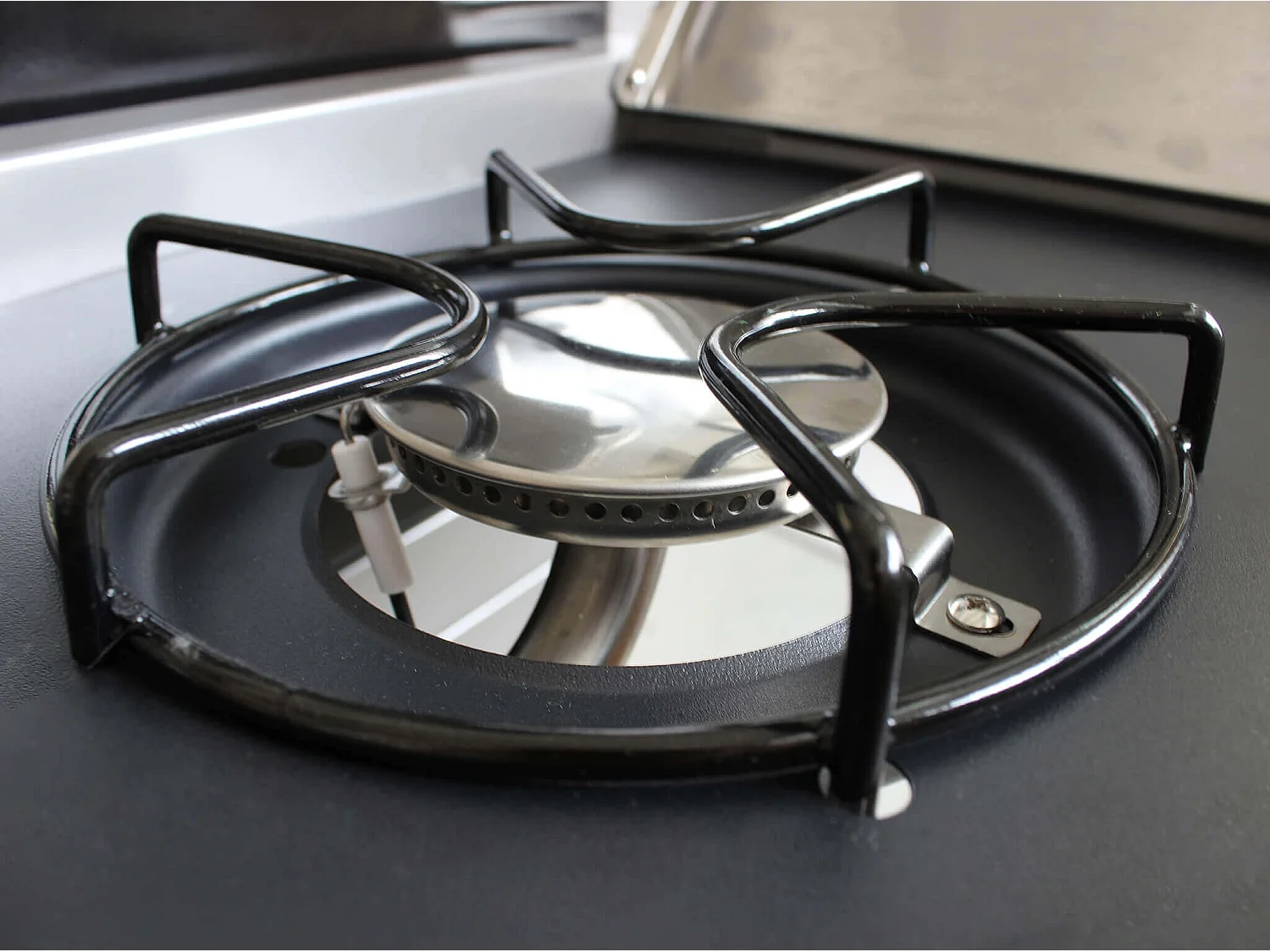 MilaniHome.it - Barbecue A Gas In Acciaio Inox 4 Fuochi + 1 Laterale, Con Piastra E Griglia In Ghisa Per Esterno Giardino Portico Terrazzodi coloreGrigio