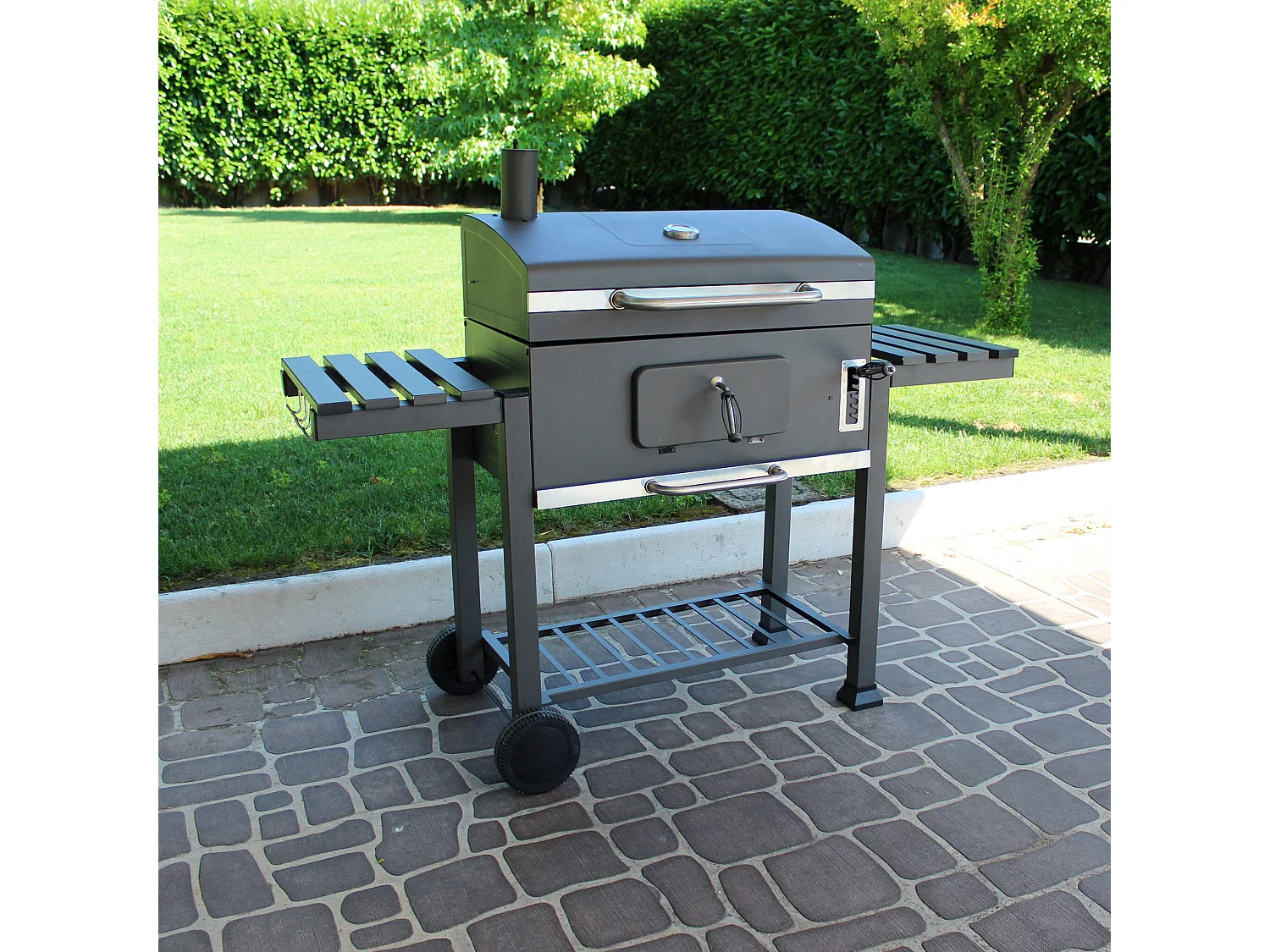 MilaniHome.it - barbecue a carbonella XL con coperchio e ruote regolatore di temperaturadi coloreNero