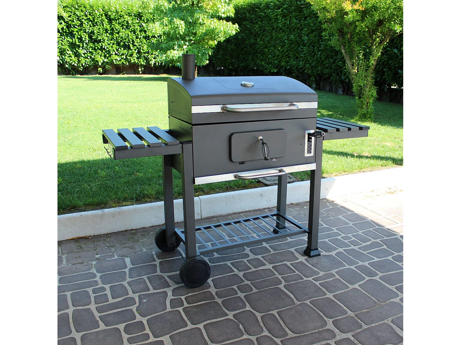 MilaniHome.it - barbecue a carbonella XL con coperchio e ruote regolatore di temperaturadi coloreNero