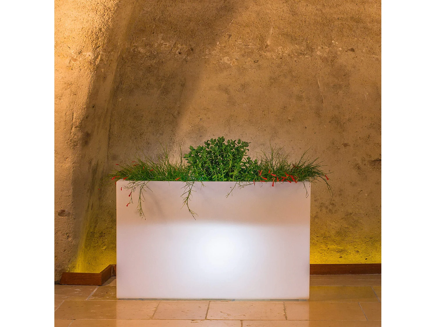 MilaniHome.it - fioriera luminosa da giardino per esterno giardino con luce bianca cm 80 x 35 x 50 hdi coloreBianco