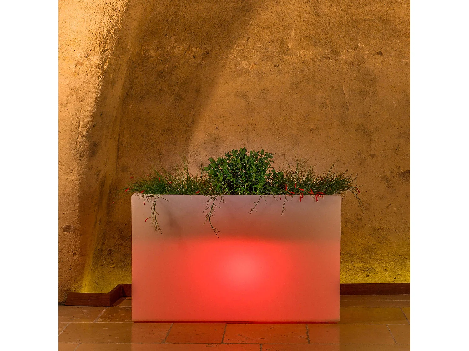 MilaniHome.it - fioriera luminiosa rgb con pannello solare per esterno giardino multicolor multicolor cm 80 x 35 x 50 hdi coloreMulticolor