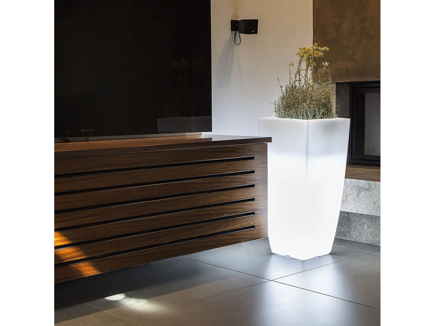 MilaniHome.it - Vaso luminoso per esterno giardino cm 39 x 39 x 90 hdi coloreBianco