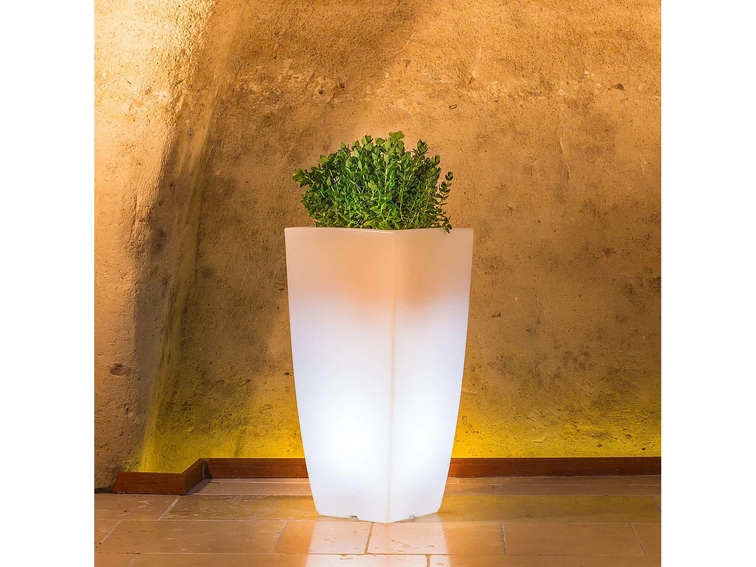 MilaniHome.it - Vaso luminoso per esterno giardino cm 39 x 39 x 90 hdi coloreBianco