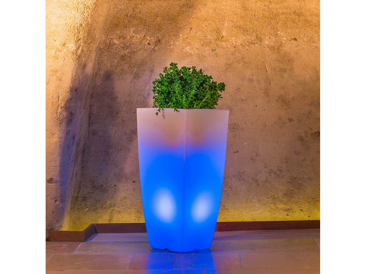 MilaniHome.it - Vaso luminoso RGB con pannello solare per esterno giardino multicolor cm 40 x 40 x 90 hdi coloreMulticolor