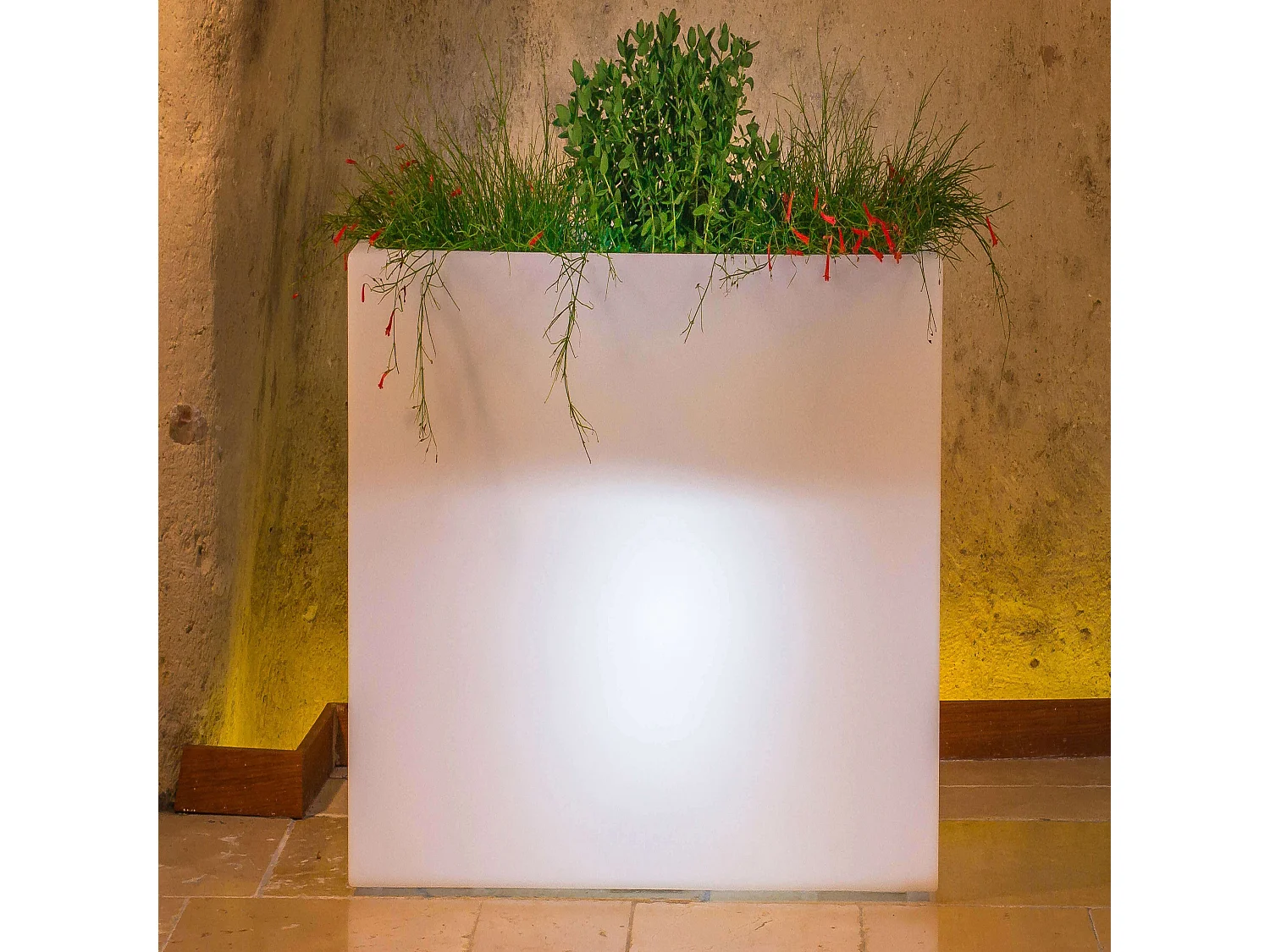 MilaniHome.it - fioriera luminosa da giardino per esterno giardino con luce bianca cm 90 x 30 x 80 hdi coloreBianco