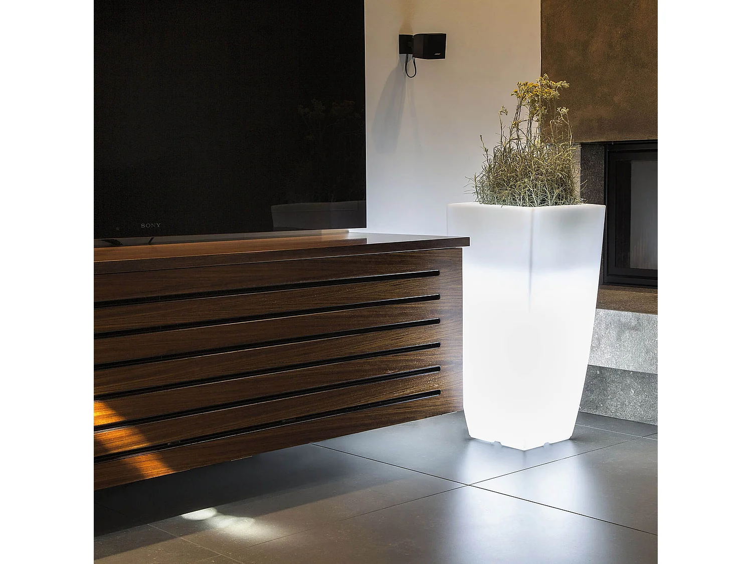MilaniHome.it - Vaso luminoso RGB con pannello solare per esterno giardino multicolor cm 33 x 33 x 70 hdi coloreMulticolor