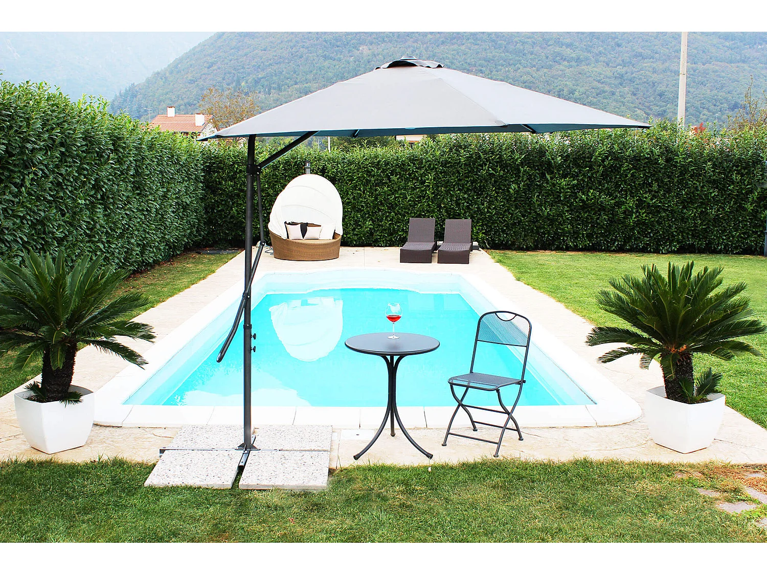 MilaniHome.it - Ombrellone Da Giardino 2,5x2,5 Palo Laterale Grigio Per Esterno Ristorante Gelateria Bar Hotel Albergodi coloreGrigio