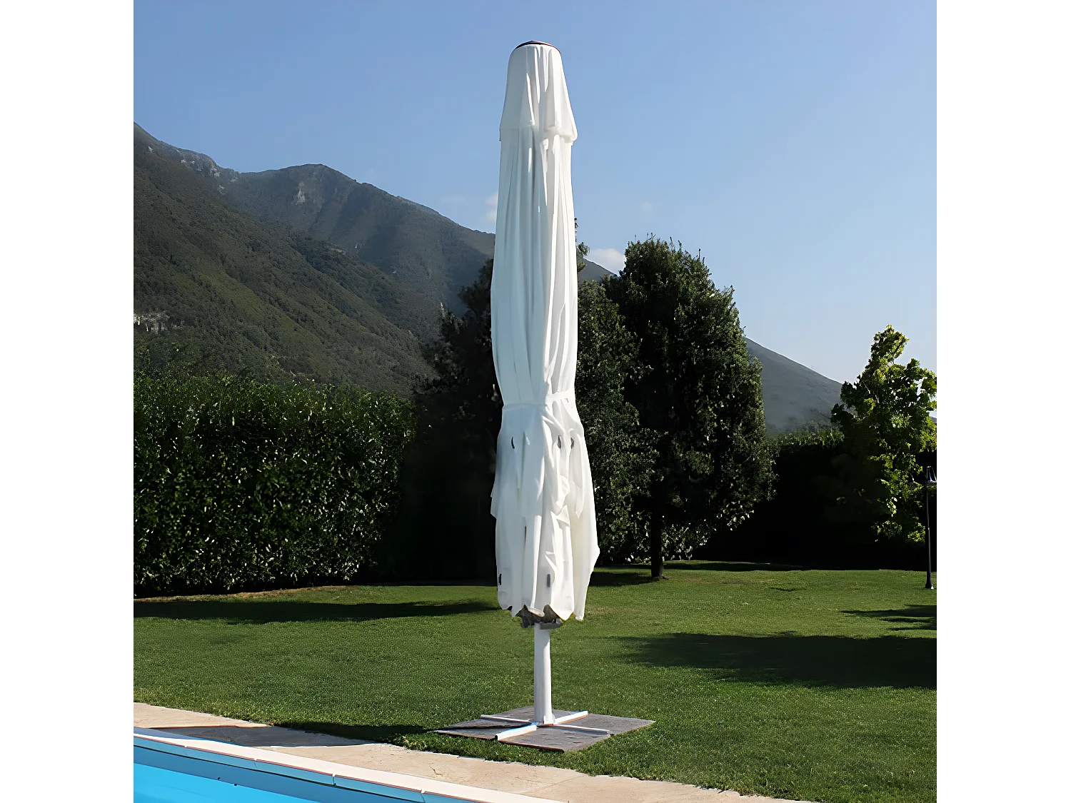 MilaniHome.it - Ombrellone Da Giardino 5x5 Palo Centrale Bianco Per Esterno Ristorante Gelateria Bar Hotel Albergodi coloreBianco