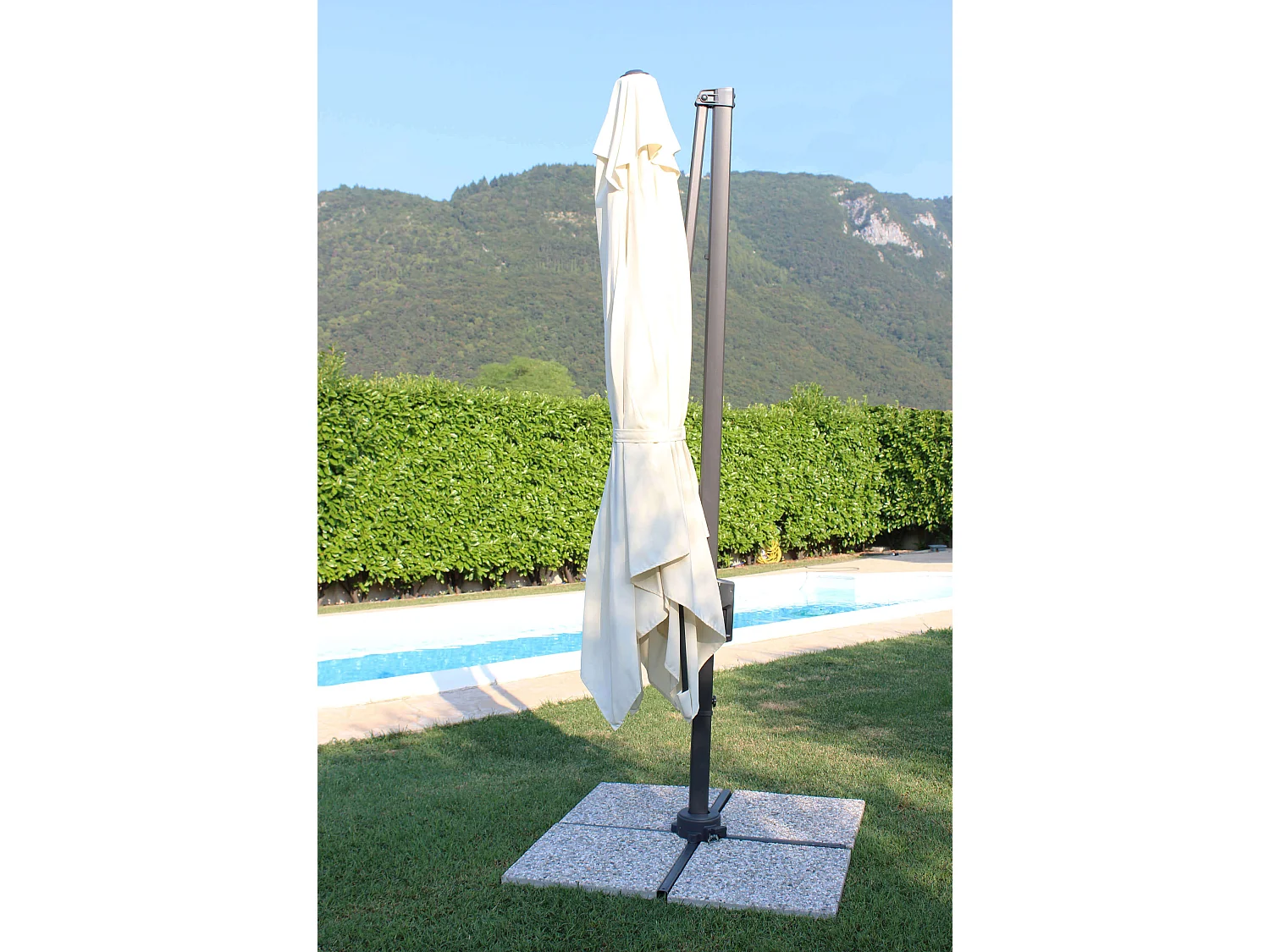 MilaniHome.it - Ombrellone 2x3 Da Giardino Esterno Luce Venduta Separatamente Con Palo Decentrato Laterale A Braccio Colore Ecru Modello Voltadi coloreEcrù