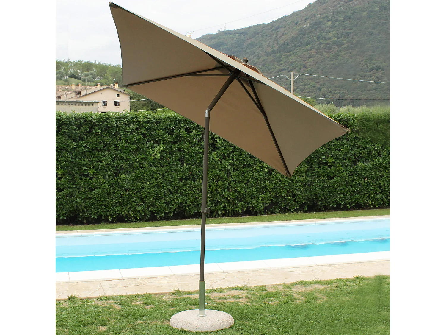 MilaniHome.it - Ombrellone Da Giardino 2x3 Taupe Palo Centrale Per Esterno Ristorante Gelateria Bar Hotel Albergodi coloreTaupe