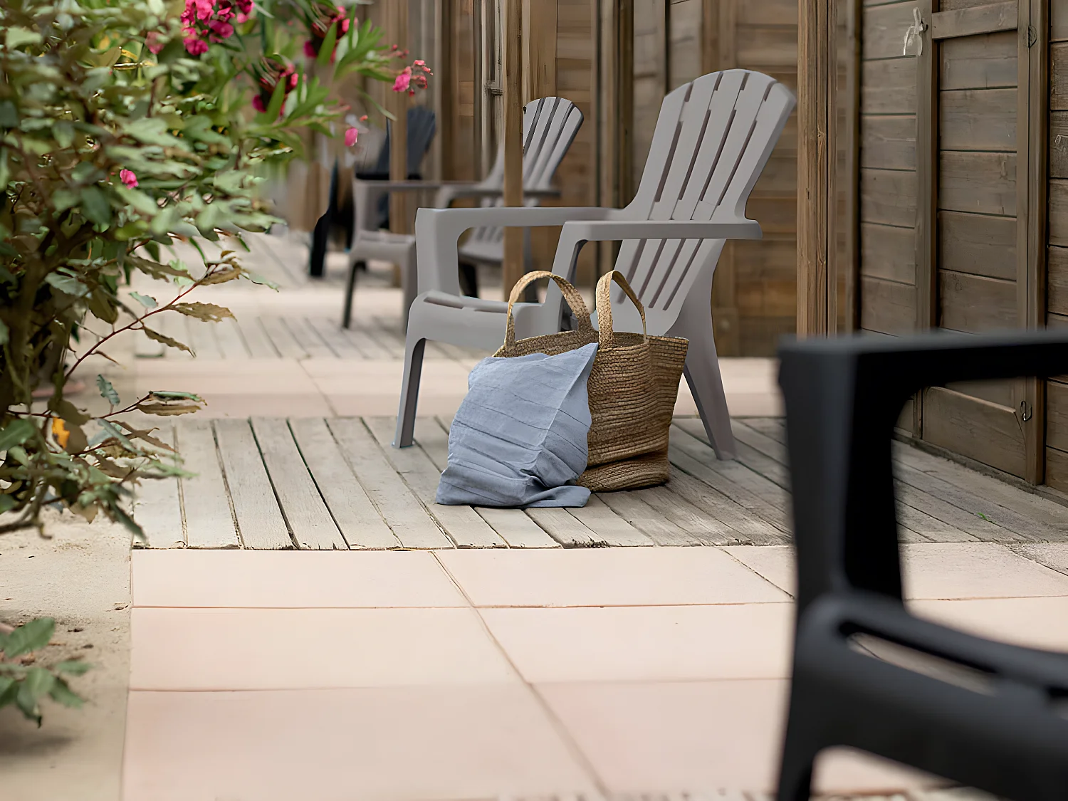 MilaniHome.it - Poltrona da giardino relax in plastica design moderno coloratadi coloreTaupe