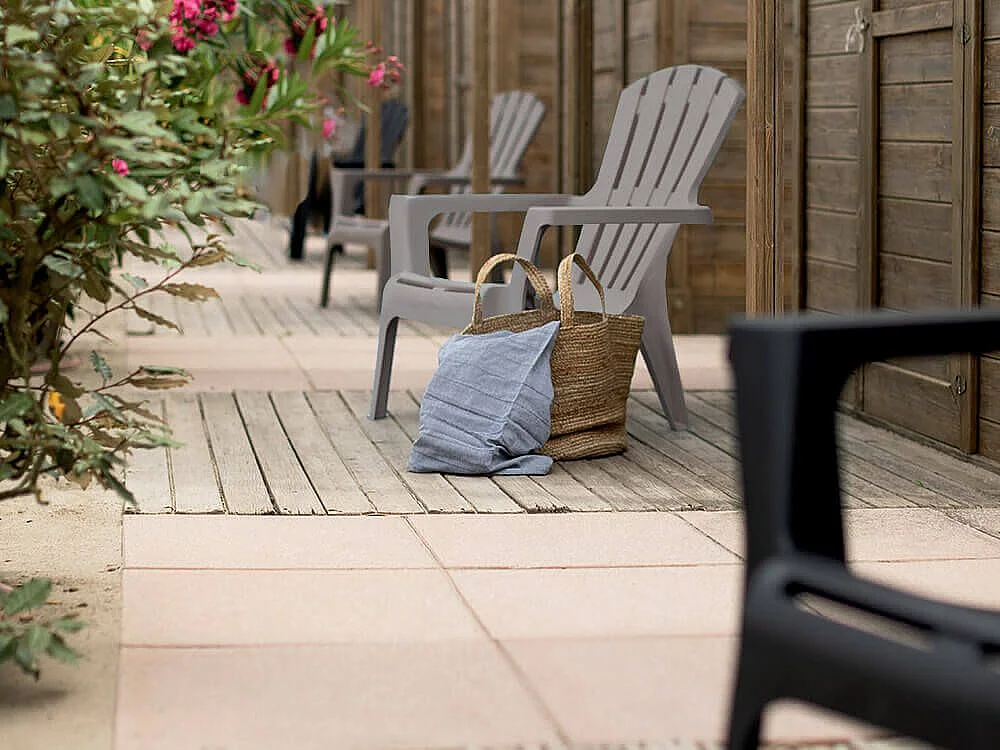 MilaniHome.it - Poltrona da giardino relax in plastica design moderno coloratadi coloreTaupe