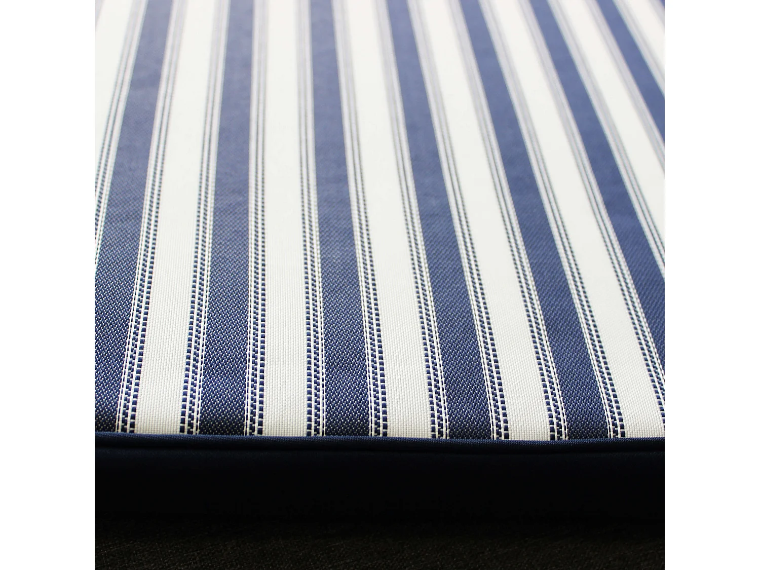 MilaniHome.it - Cuscino in poliestere sfoderabile e idrorepellente di design per esterno giardino cm 49 l x 175 p x 4 hdi coloreBlu