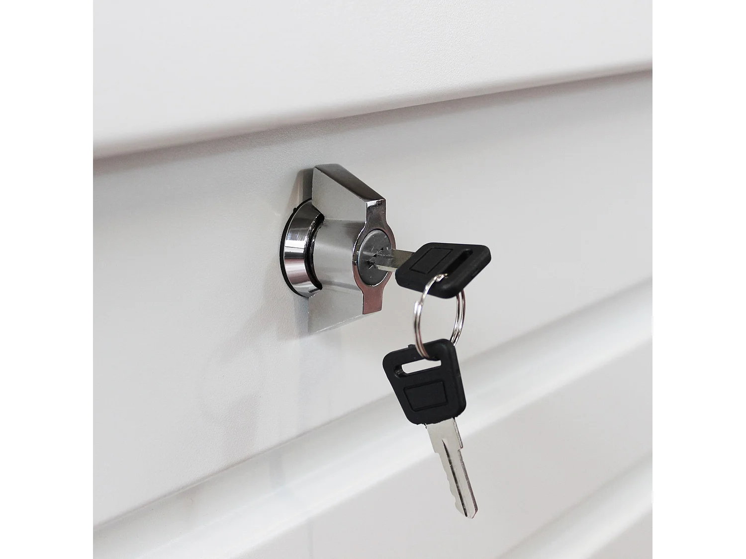 MilaniHome.it - baule da giardino in alluminio di design per esterno giardino cm 130 l x 61 p x 63 hdi coloreBianco