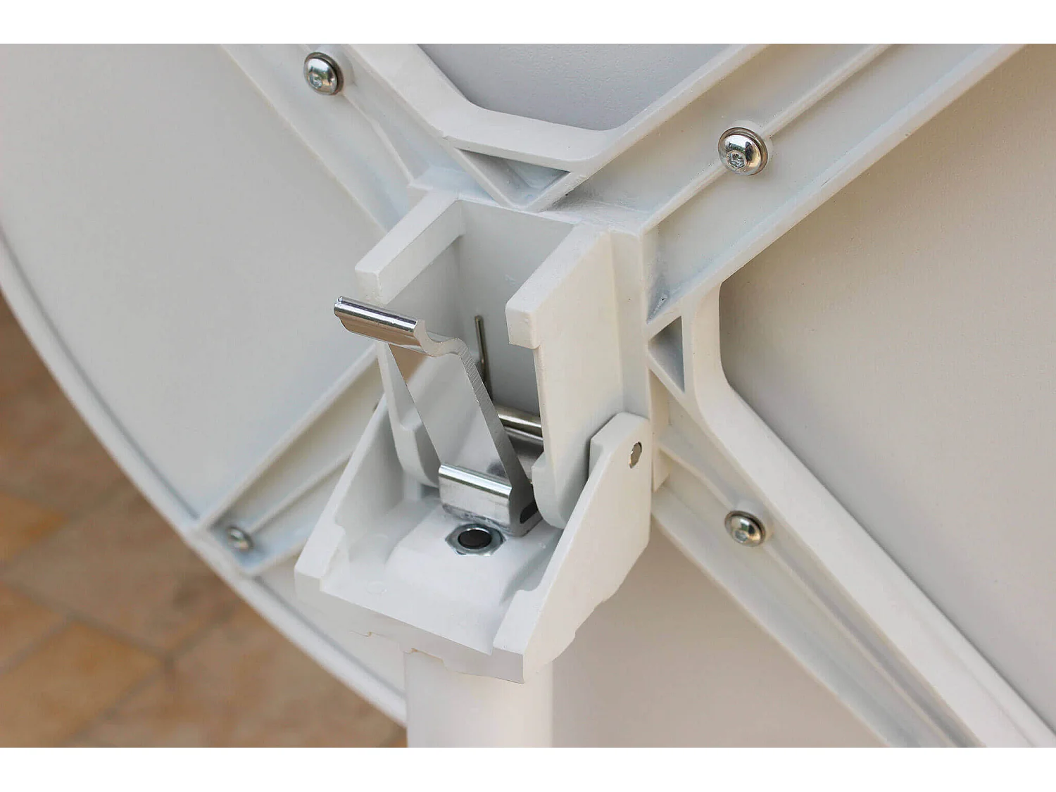 MilaniHome.it - Tavolo Alto In Metallo Per Bar Da Esterno Giardino Con Piano Ribaltabile, Cm diametro 60x74 H Colore Biancodi coloreBianco