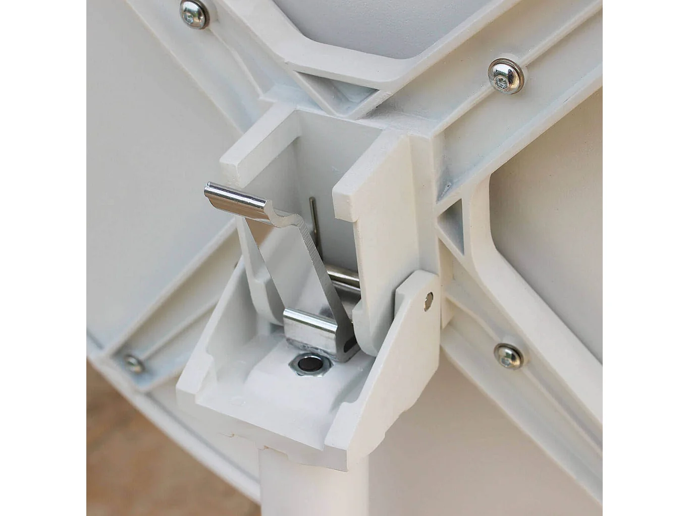 MilaniHome.it - Tavolo Alto In Metallo Per Bar Da Esterno Giardino Con Piano Ribaltabile, Cm diametro 60x74 H Colore Biancodi coloreBianco