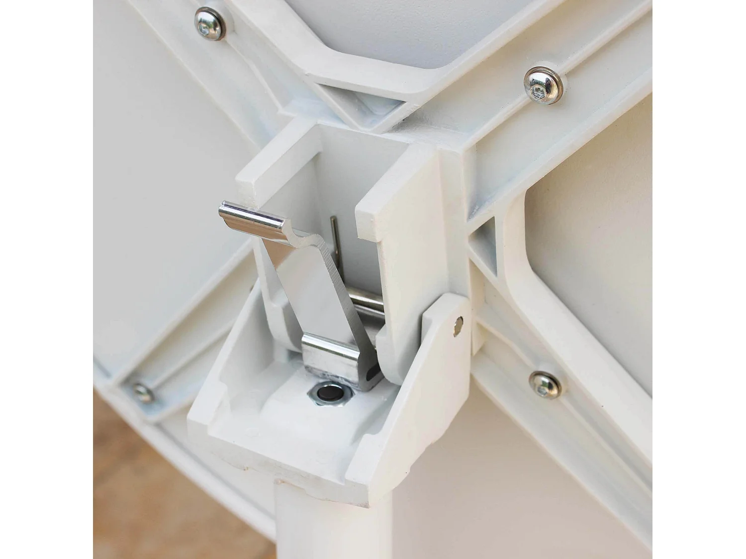 MilaniHome.it - Tavolo Alto In Metallo Per Bar Da Esterno Giardino Con Piano Ribaltabile, Cm diametro 60x102 H Colore Biancodi coloreBianco