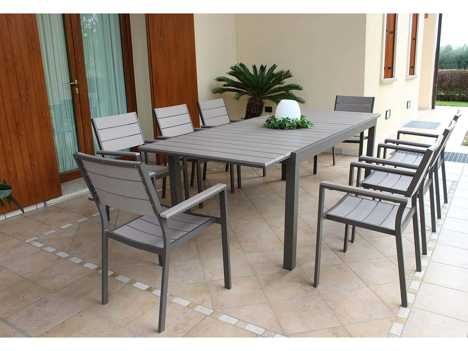 MilaniHome.it - Tavolo Rettangolare Allungabile In Alluminio taupe E Polywood 180/240x100 Da Esterno Giardino, Per Ristorantedi coloreTaupe