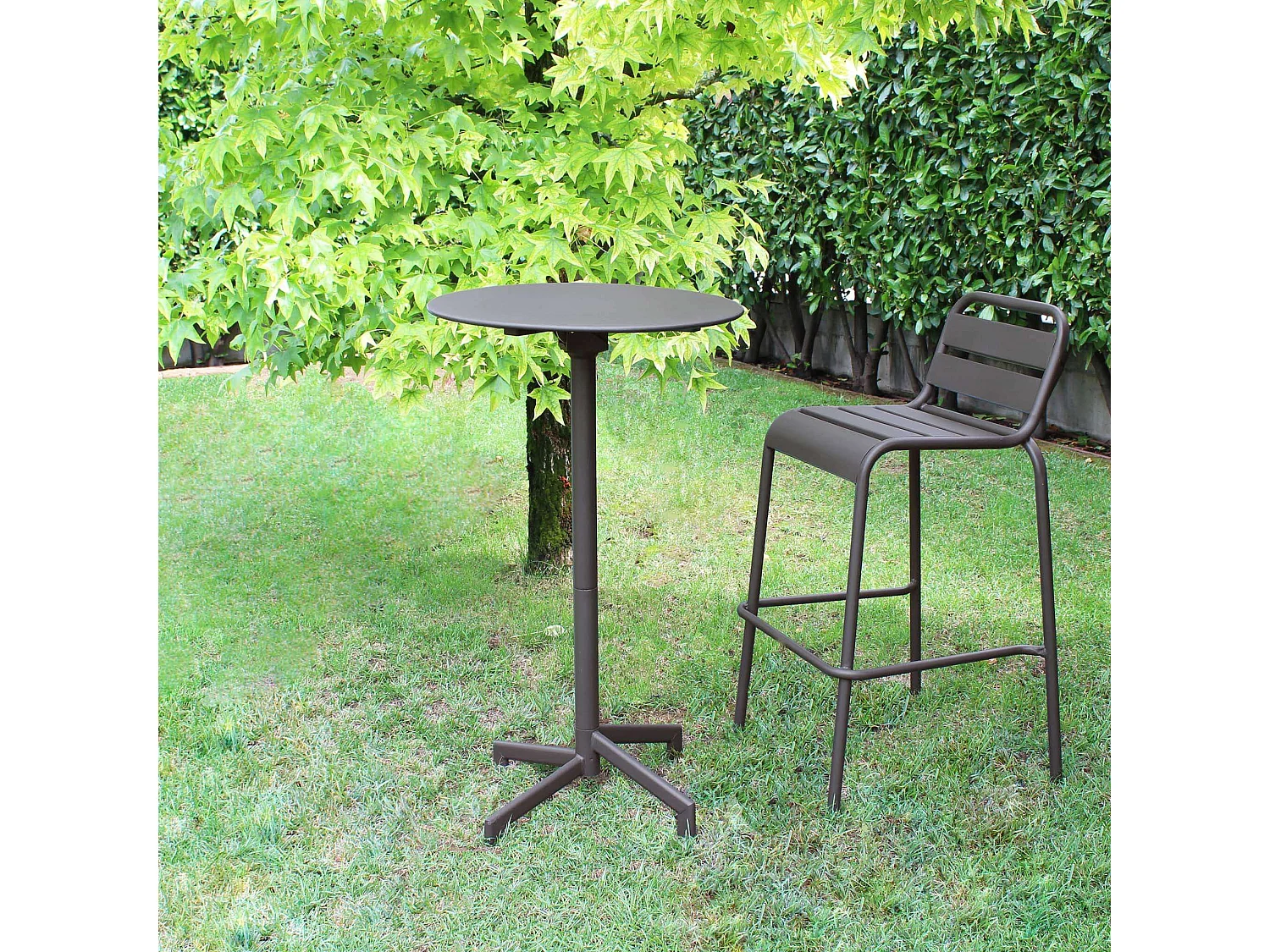 MilaniHome.it - Tavolo Alto In Metallo Per Bar Da Esterno Giardino Con Piano Ribaltabile, Cm diametro 60x102 H Colore Taupedi coloreTaupe