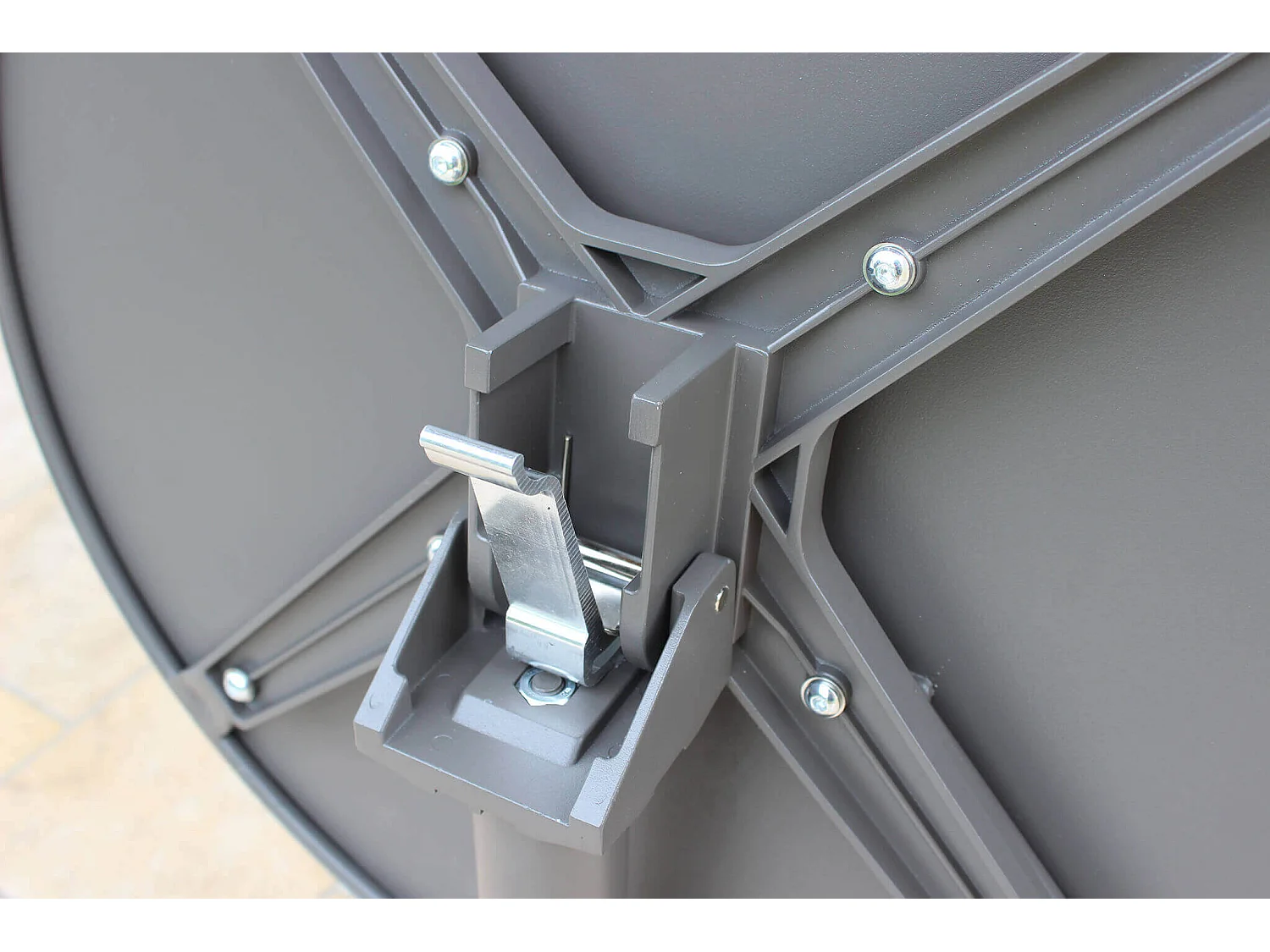 MilaniHome.it - Tavolo In Metallo Per Bar Da Esterno Giardino Con Piano Ribaltabile, Cm diametro 60x74 H Colore Taupedi coloreTaupe