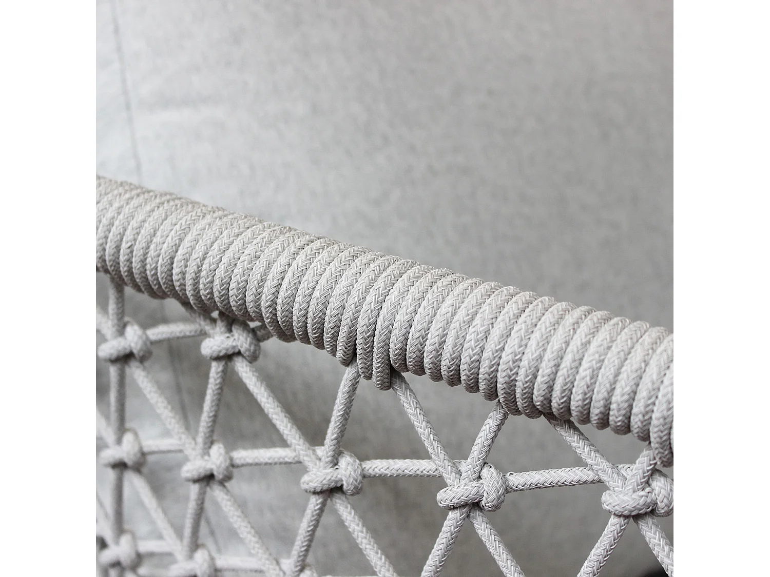 MilaniHome.it - divano da giardino circolare in alluminio con cuscinidi coloreGrigio chiaro