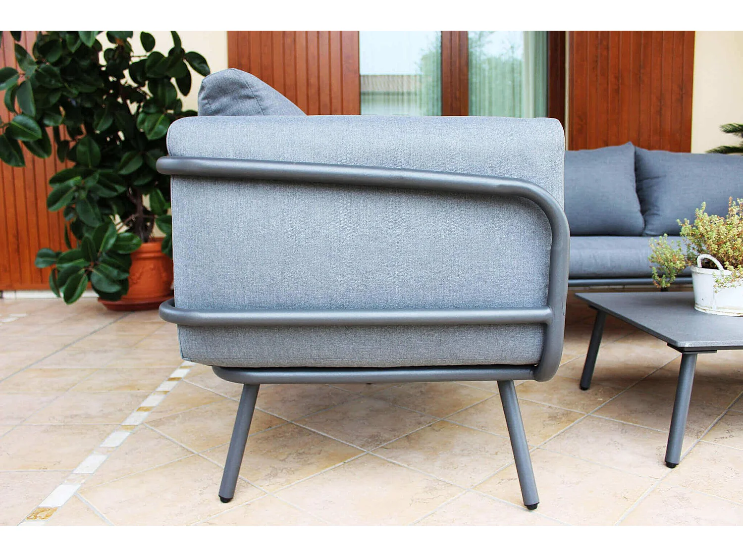 MilaniHome.it - Salotto con divano angolare ad angolo per giardino portico esterno con 2 tavolini, D.197x73x70/D.196x73x70/T.65x65x31 Colore Grigiodi coloreGrigio