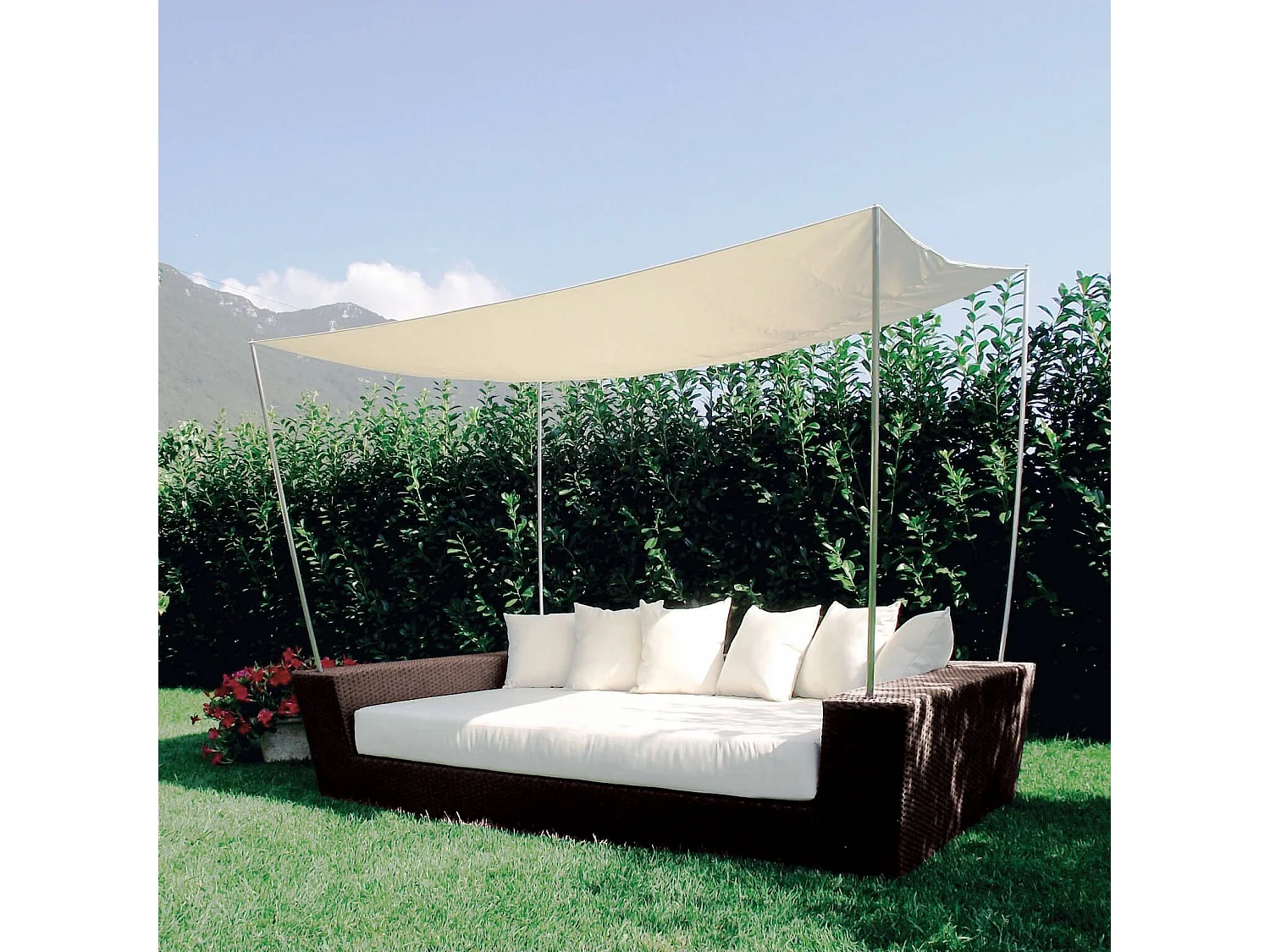 MilaniHome.it - Divano In Wicker Marrone Con Cuscini E Parasole Beige Intreccio In Rattan Sintetico Da Esternodi coloreMarrone