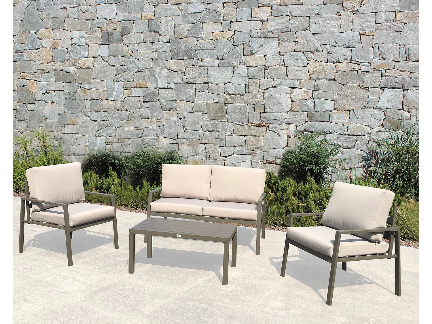 MilaniHome.it - Salotto da Giardino in Alluminio con Cuscini in Poliestere e Tavolino Rettangolare in Color Taupedi coloreTaupe