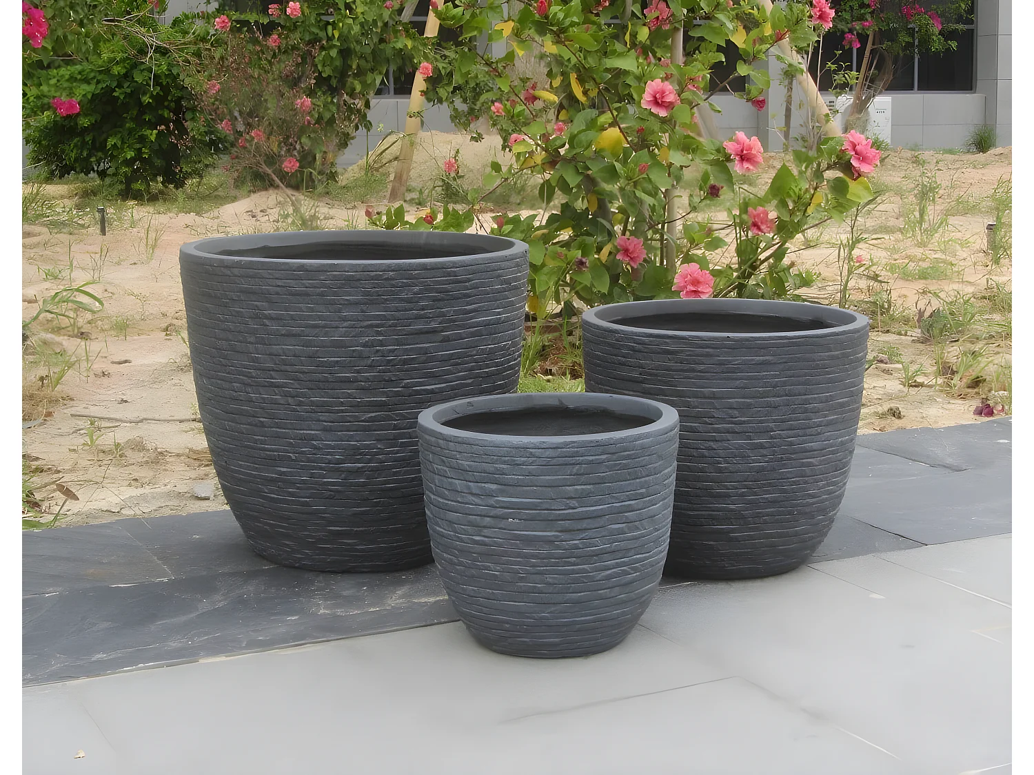 MilaniHome.it - Set Di 3 Vasi Grigio Scuro Per Esterno Giardino, Portico, Ristorante, Gelateria Bar Hotel Albergo Piscinadi coloreGrigio