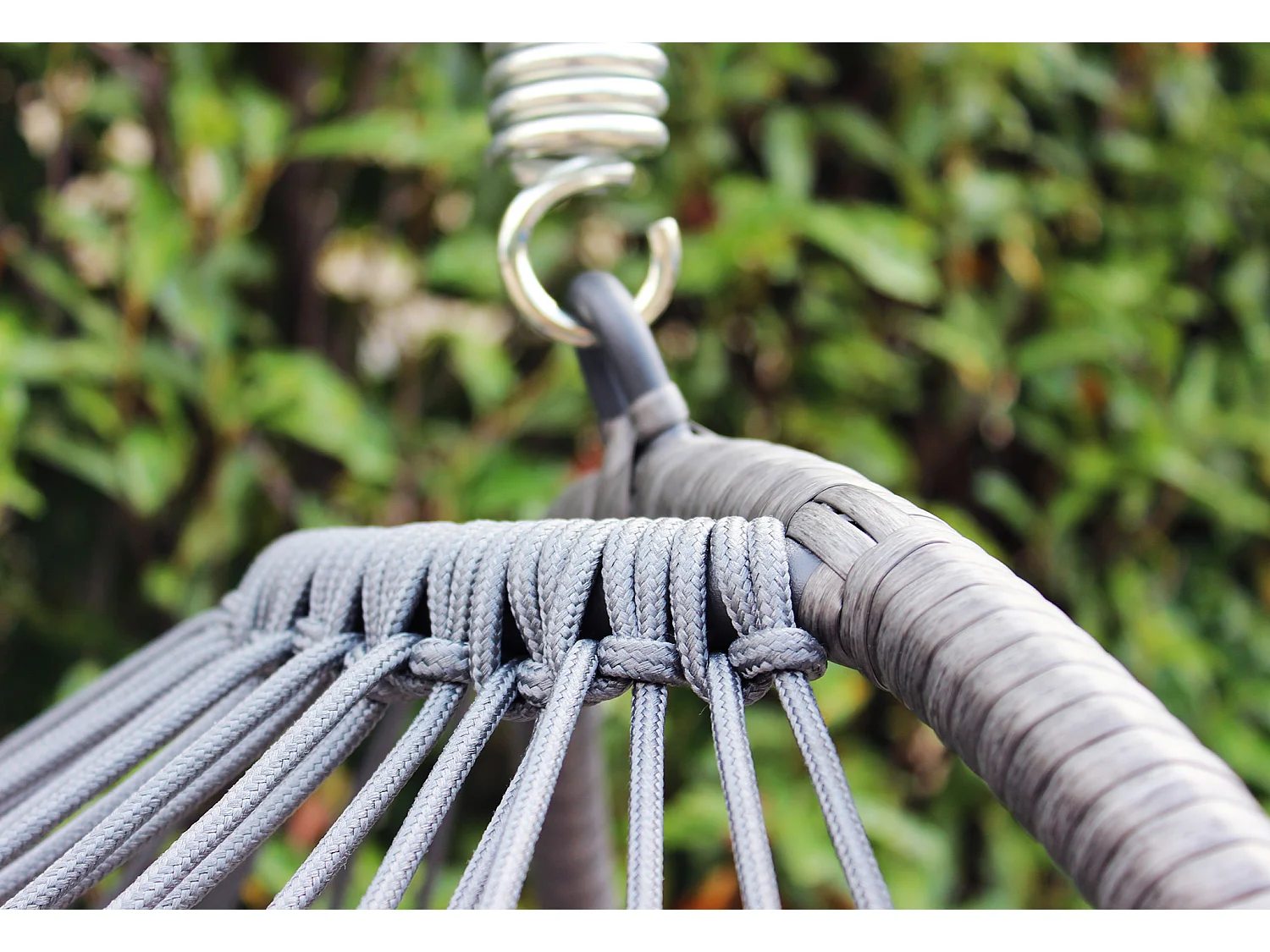 MilaniHome.it - poltrona sospesa con cuscino di design per esterno giardino Struttura diametro 95 x 196h seduta 73 x 64 x 108di coloreGrigio