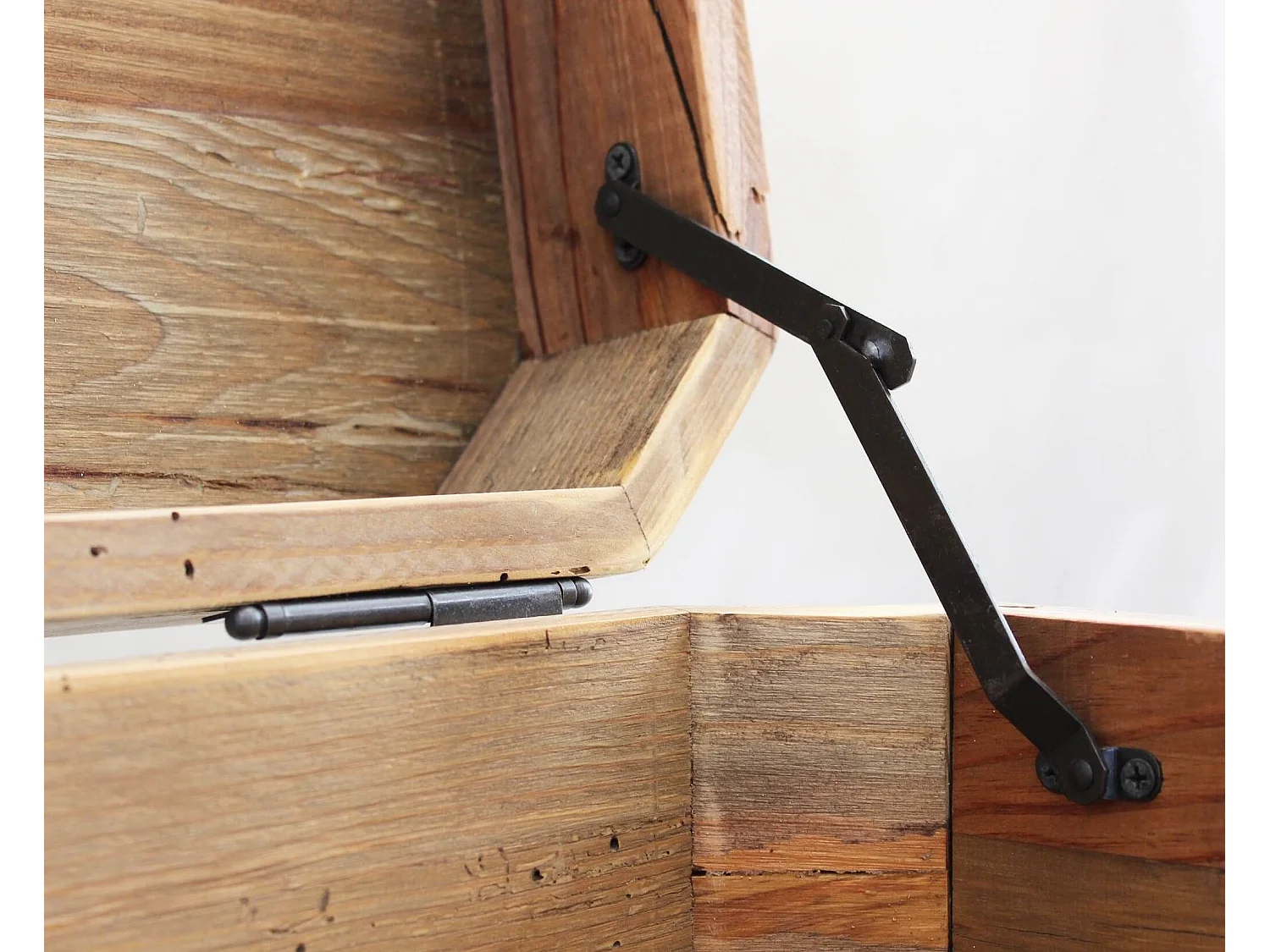 MilaniHome.it - Baule in legno di pino riciclato di design moderno in legno invecchiato pezzo unico cm 52x48x55 hdi coloreMarrone