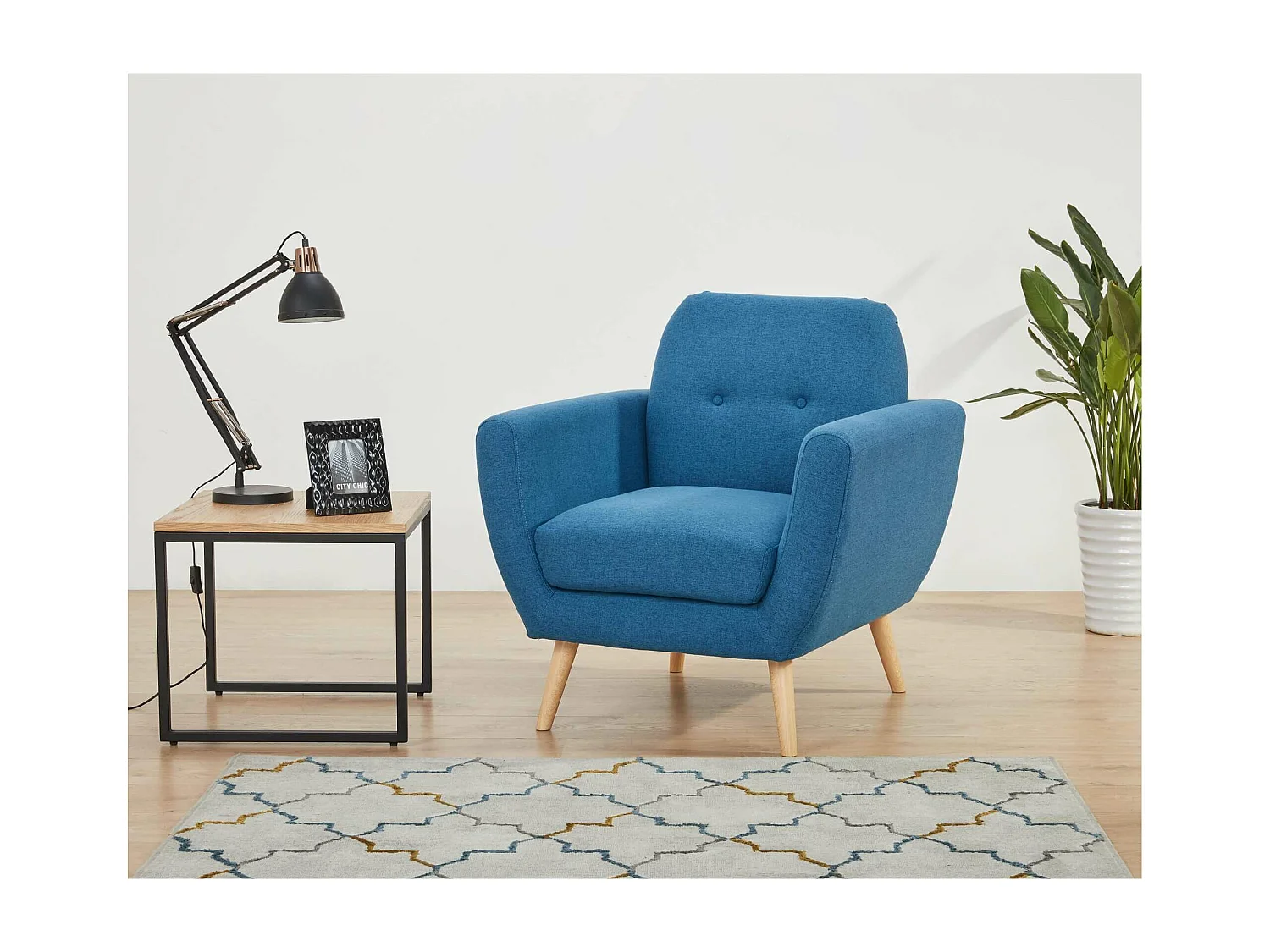 MilaniHome.it - Poltrona Da Salotto Soggiorno, Stile Moderno Di Design Contemporaneo In Tessuto Con Bottoni Colore Blu, Cm 84x79x86 Hdi coloreBlu