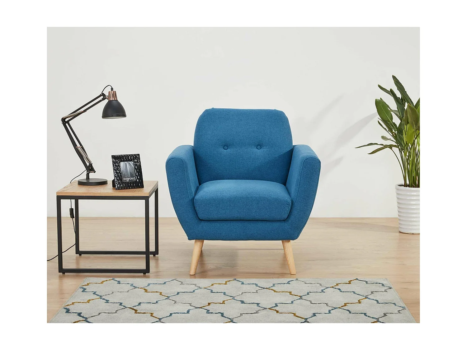 MilaniHome.it - Poltrona Da Salotto Soggiorno, Stile Moderno Di Design Contemporaneo In Tessuto Con Bottoni Colore Blu, Cm 84x79x86 Hdi coloreBlu